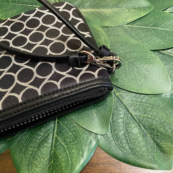 Nine West navy blue n white geometric wristlet - Picture 12 of 13